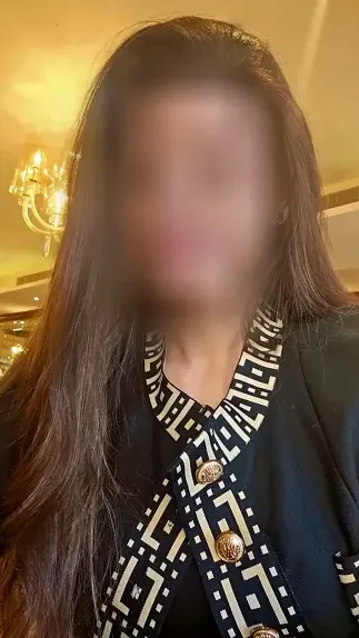 Corinna, 37