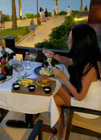 Esra, 38