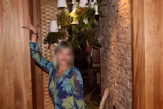 Kathrin, 28