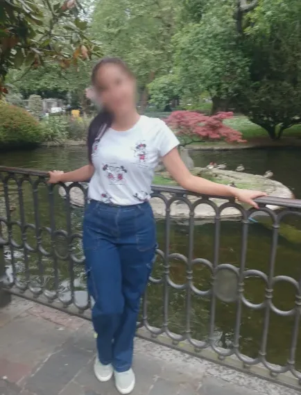 Manuela, 22