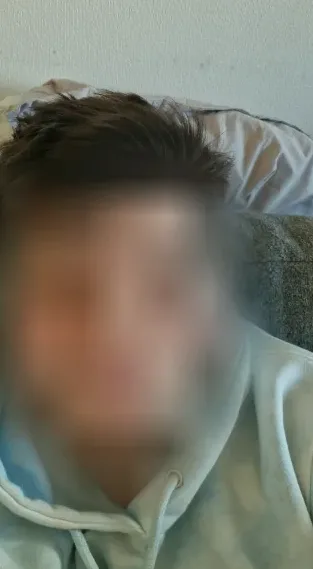 Manuela, 25