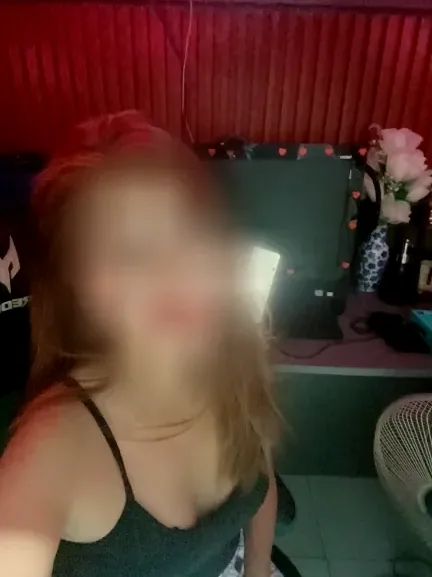 Melanie, 32