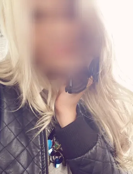 Nicole, 32
