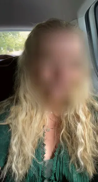Rosa, 29