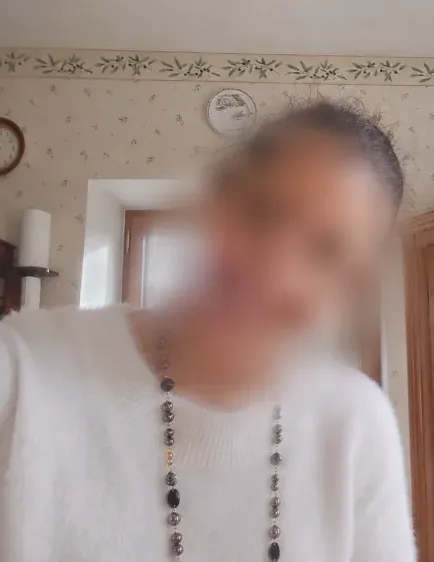 Sabine, 37