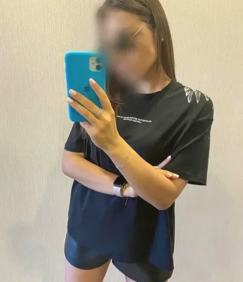 Vanessa, 27